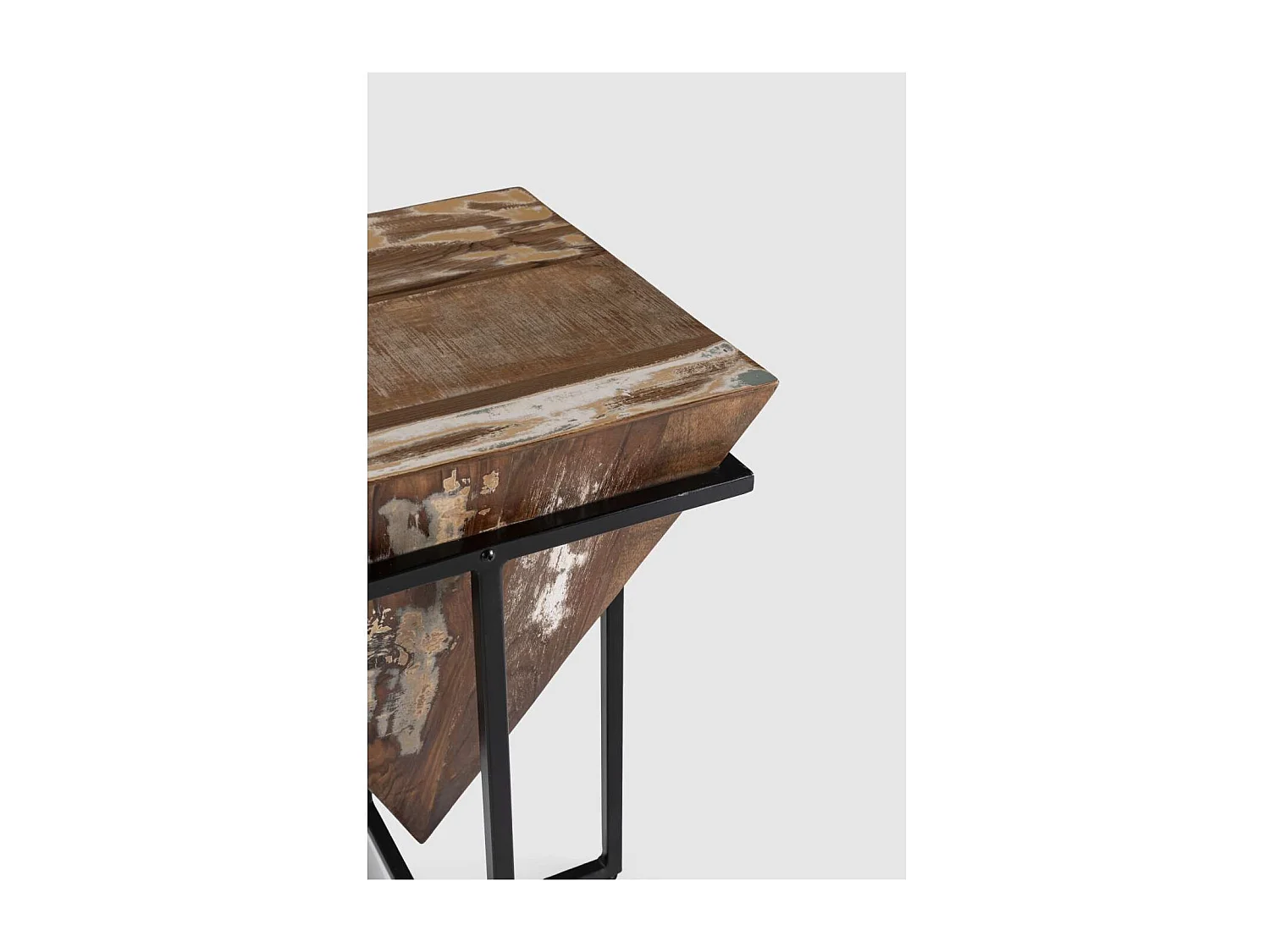 Mesa auxiliar de rincón modelo Avila-56 en madera acabado natural, 56cm(alto) 36cm(ancho)