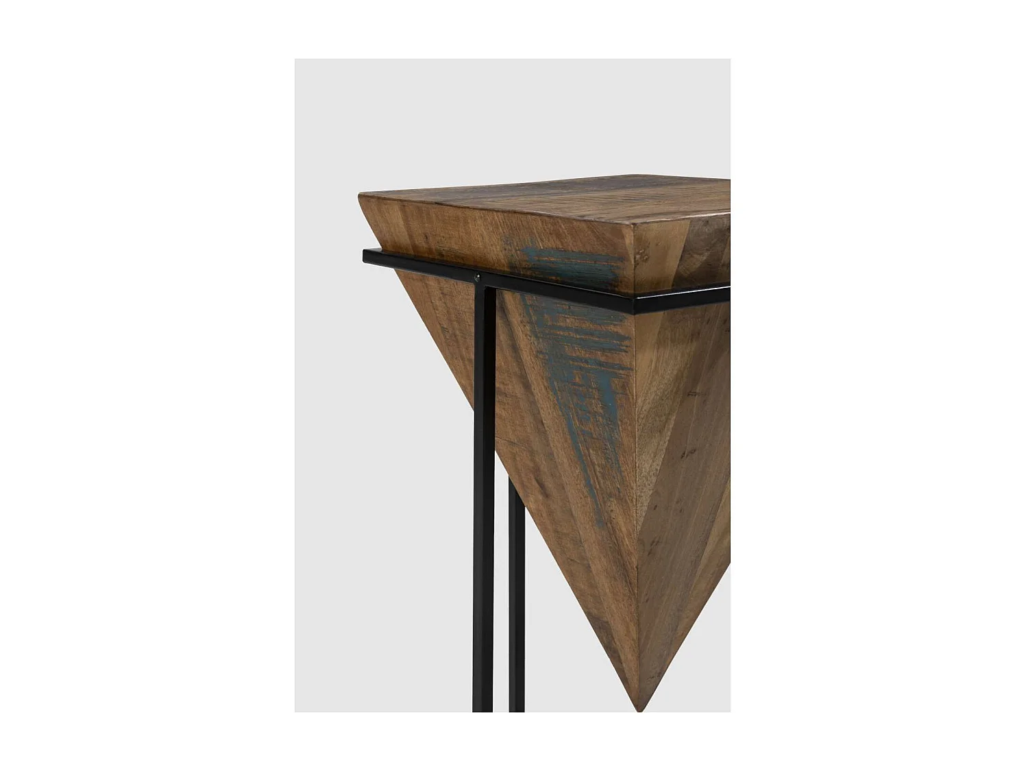 Mesa auxiliar de rincón modelo Avila-68 en madera acabado natural, 68cm(alto) 42cm(ancho)