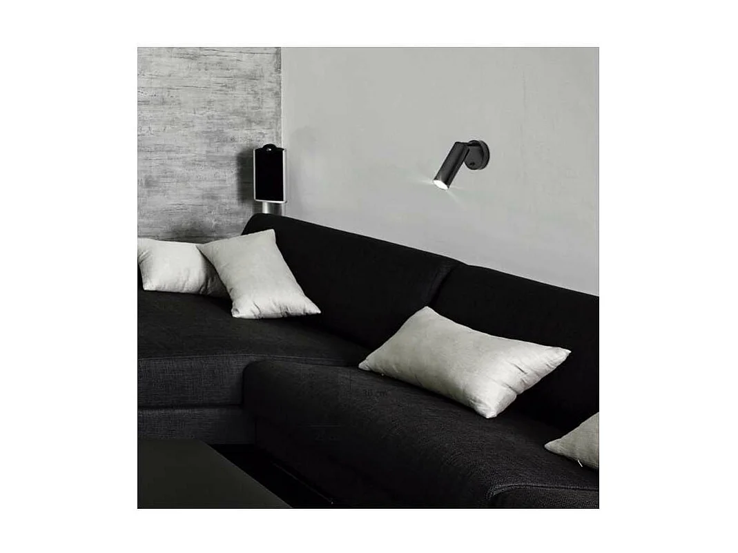 Aplique a pared modelo Antia acabado negro, 14cm(alto) 10cm(ancho) 23cm (fondo)