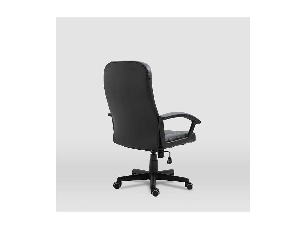 Silla de oficina Elsa en piel sintética negra. Alto: 100-110, Ancho: 65, Fondo: 68.