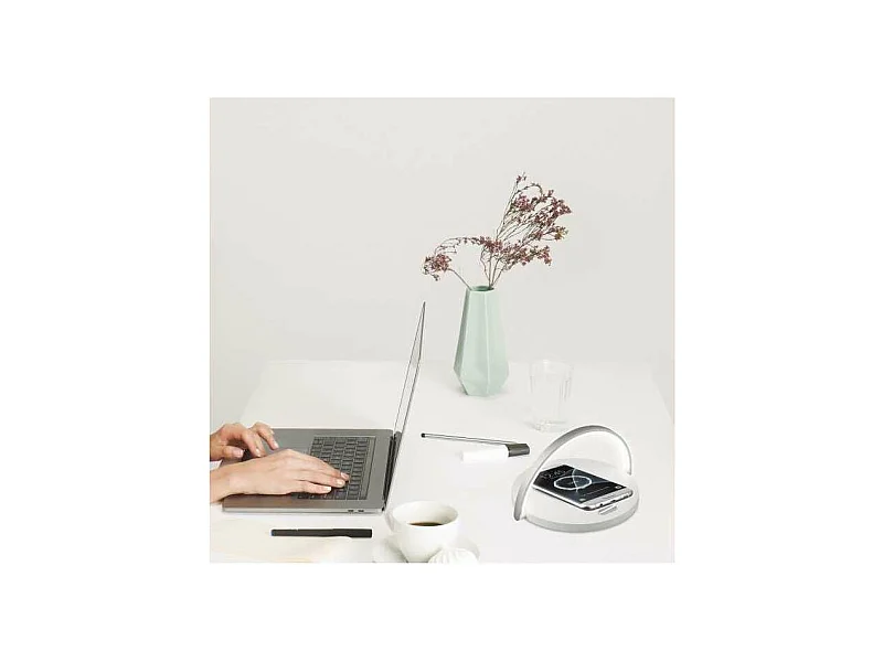 Sobremesa con cargador modelo Luxo acabado blanco 10cm(alto) 20 cm(ancho) 20 cm (fondo)