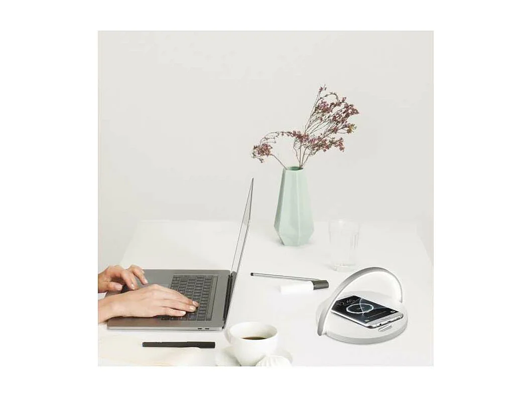 Sobremesa con cargador modelo Luxo acabado blanco 10cm(alto) 20 cm(ancho) 20 cm (fondo)