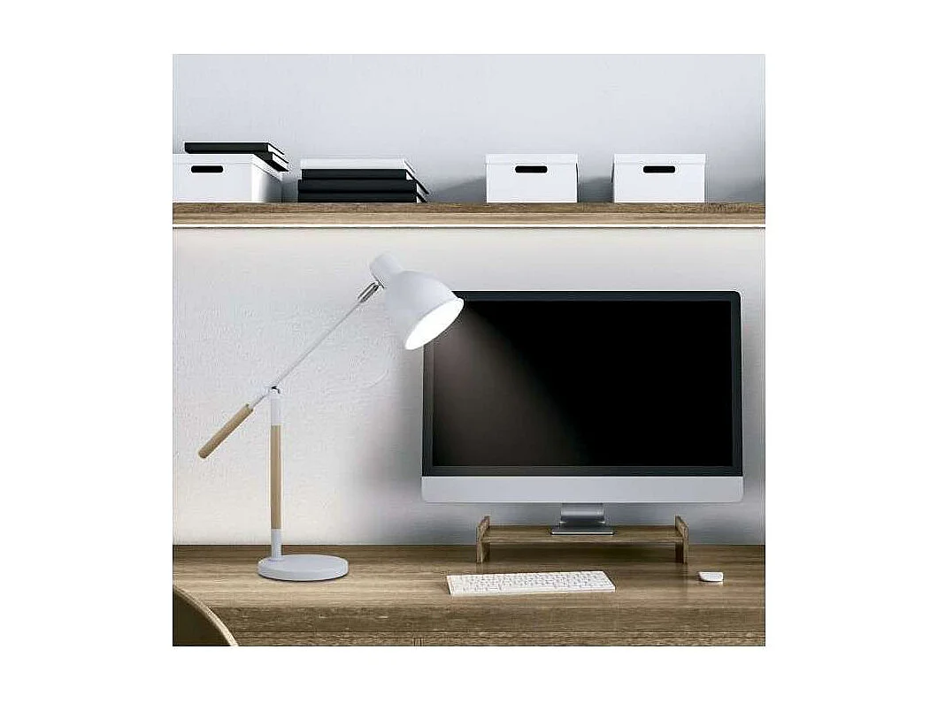 Flexo modelo Ristori acabado blanco, 61cm(alto) 17cm(ancho) 51cm(largo).
