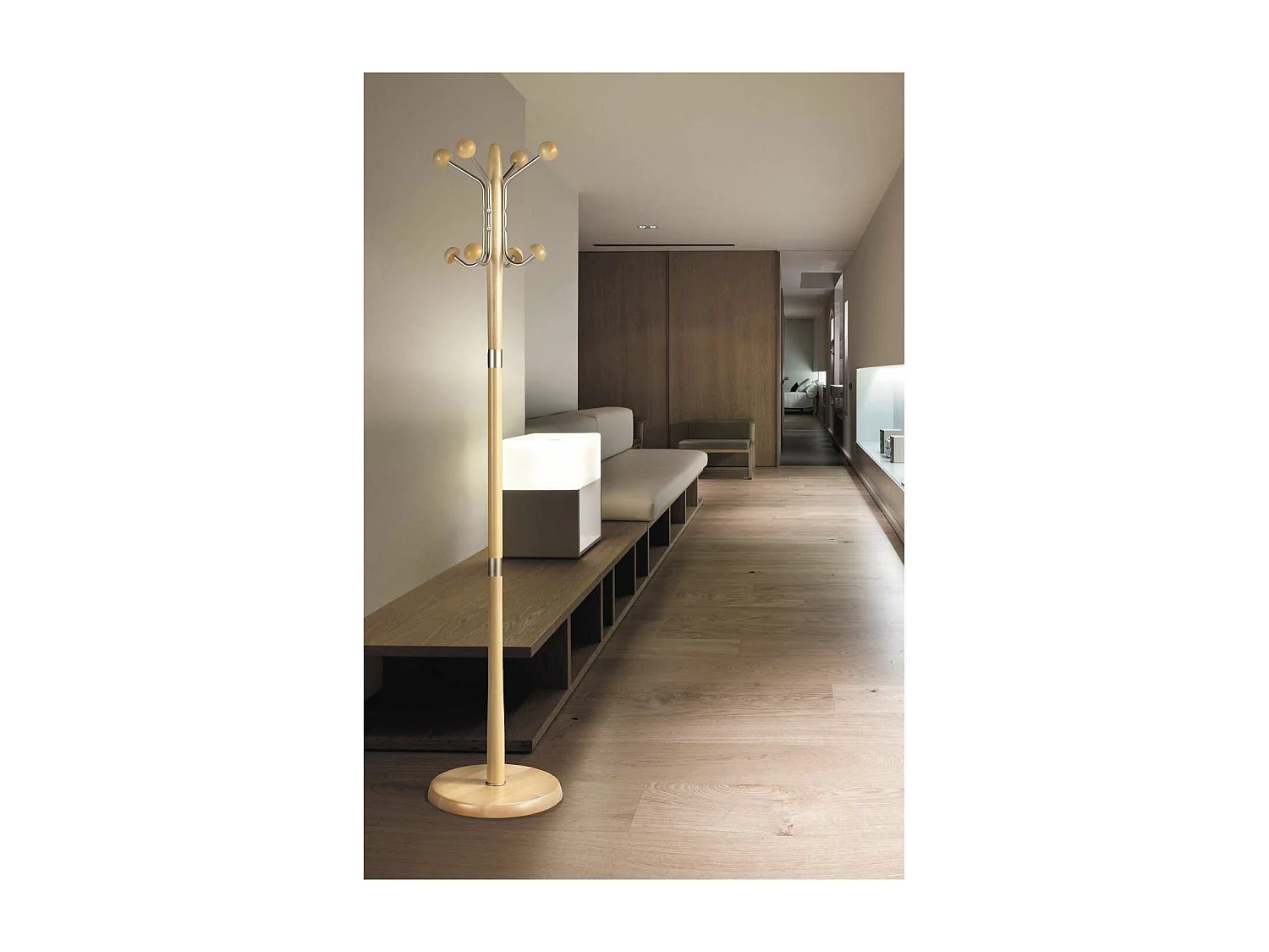 Perchero mod. 420 herrajes en cromo satinado lacado natural, 180 cm(alto)37 cm(ancho)37 cm