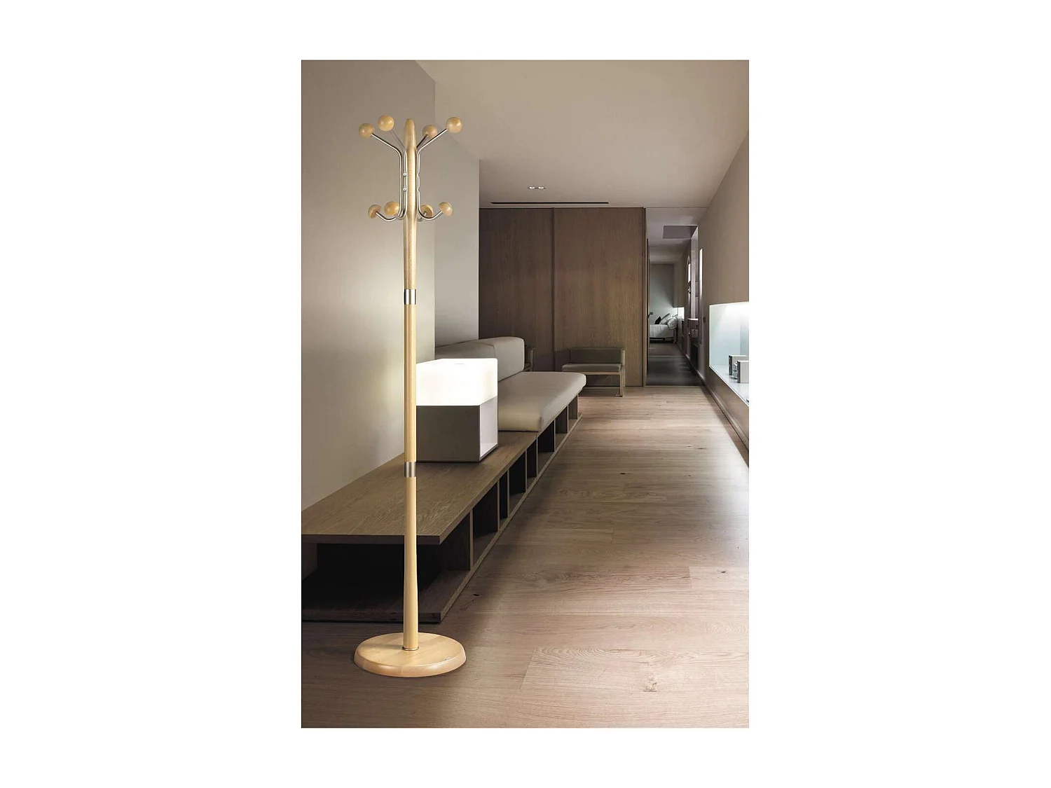 Perchero mod. 420 herrajes en cromo satinado lacado natural, 180 cm(alto)37 cm(ancho)37 cm