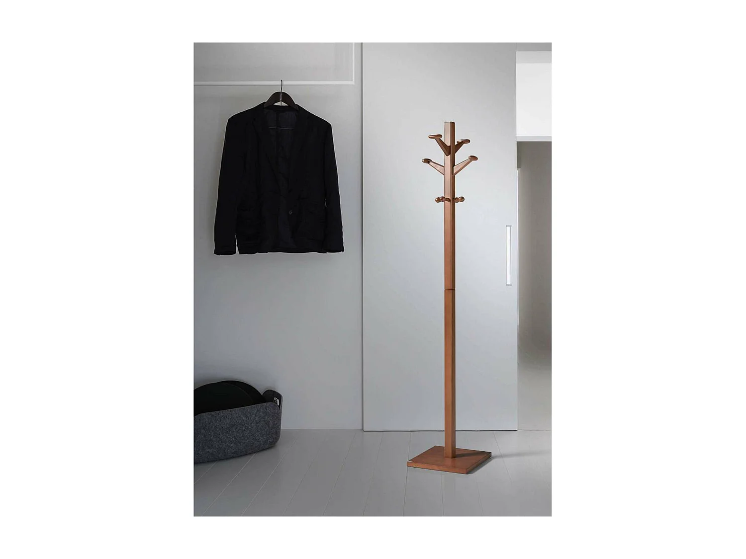 Perchero mod. 407 acabado lacado mogano, 170 cm(alto)35 cm(ancho)35 cm(largo)