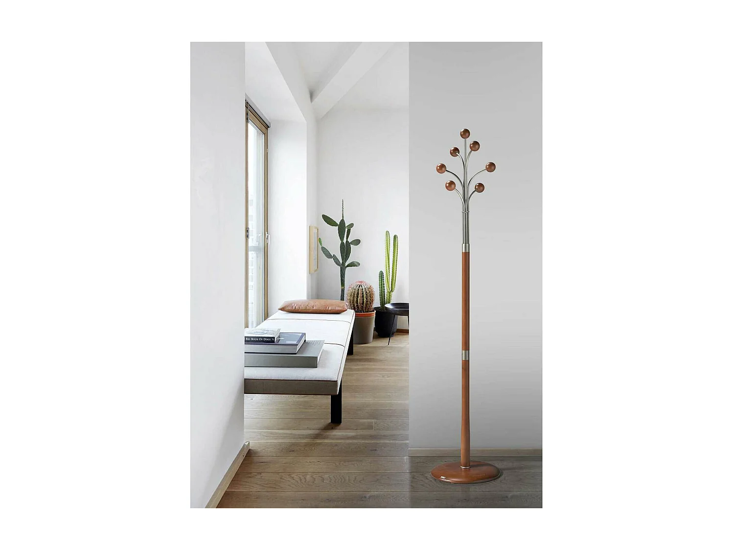 Perchero moderno mod. 426  herrajes cromo satinado lacado cerezo, 189 cm(alto)37 cm(ancho)