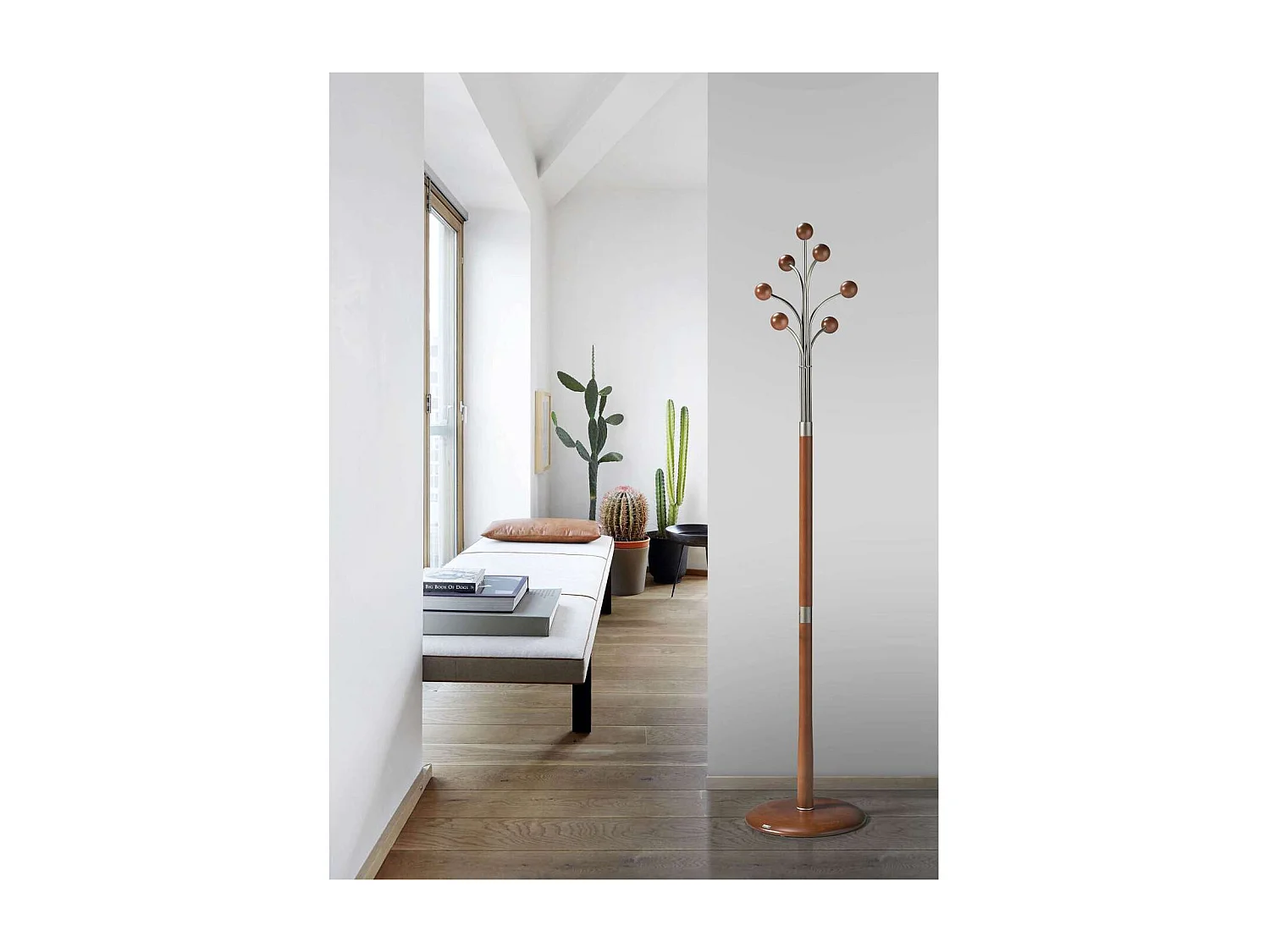 Perchero moderno mod. 426  herrajes cromo satinado lacado cerezo, 189 cm(alto)37 cm(ancho)