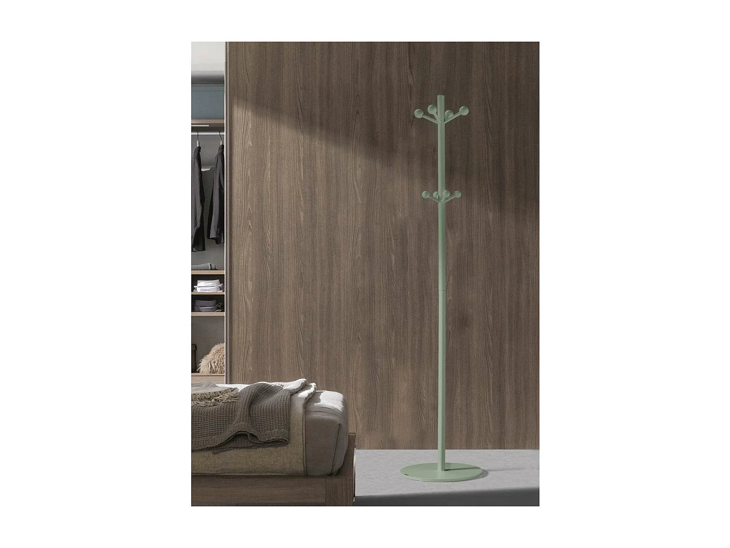 Perchero mod. 402 lacado en color verde, 180 cm(alto)37 cm(ancho)37 cm(largo)