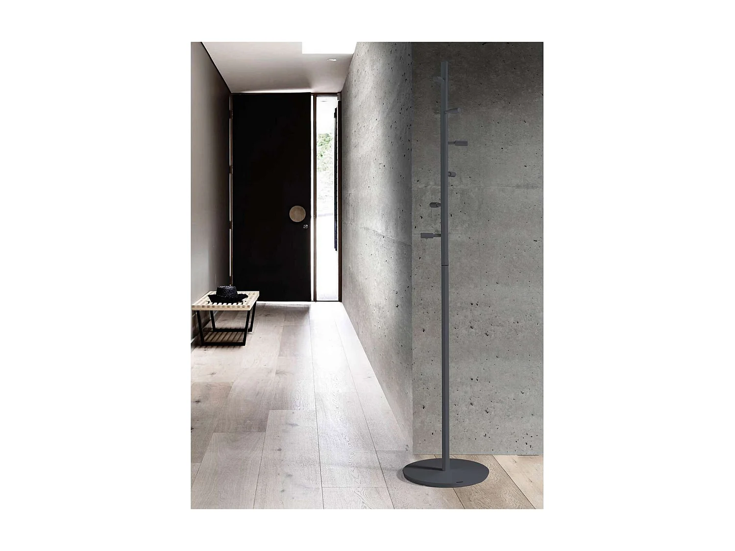 Perchero moderno mod. 401 herrajes cromo satinado lacado azabache, 185 cm(alto)35 cm(ancho