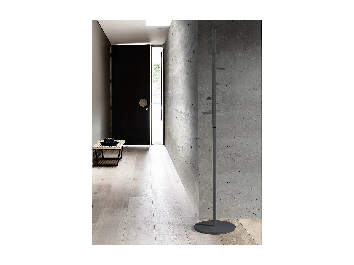 Perchero moderno mod. 401 herrajes cromo satinado lacado azabache, 185 cm(alto)35 cm(ancho