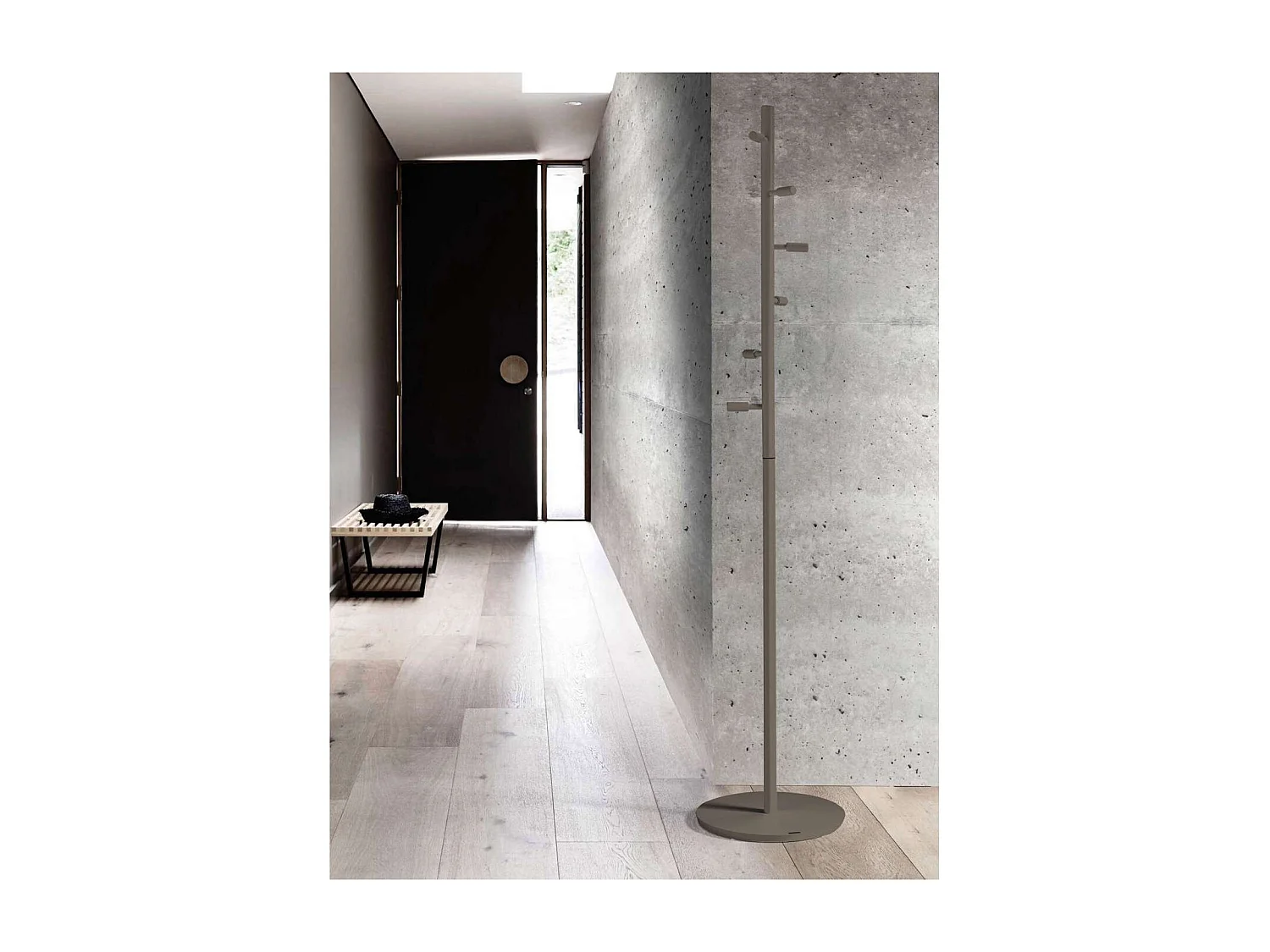 Perchero moderno mod. 401 herrajes cromo satinado lacado moka, 185 cm(alto)35 cm(ancho)35