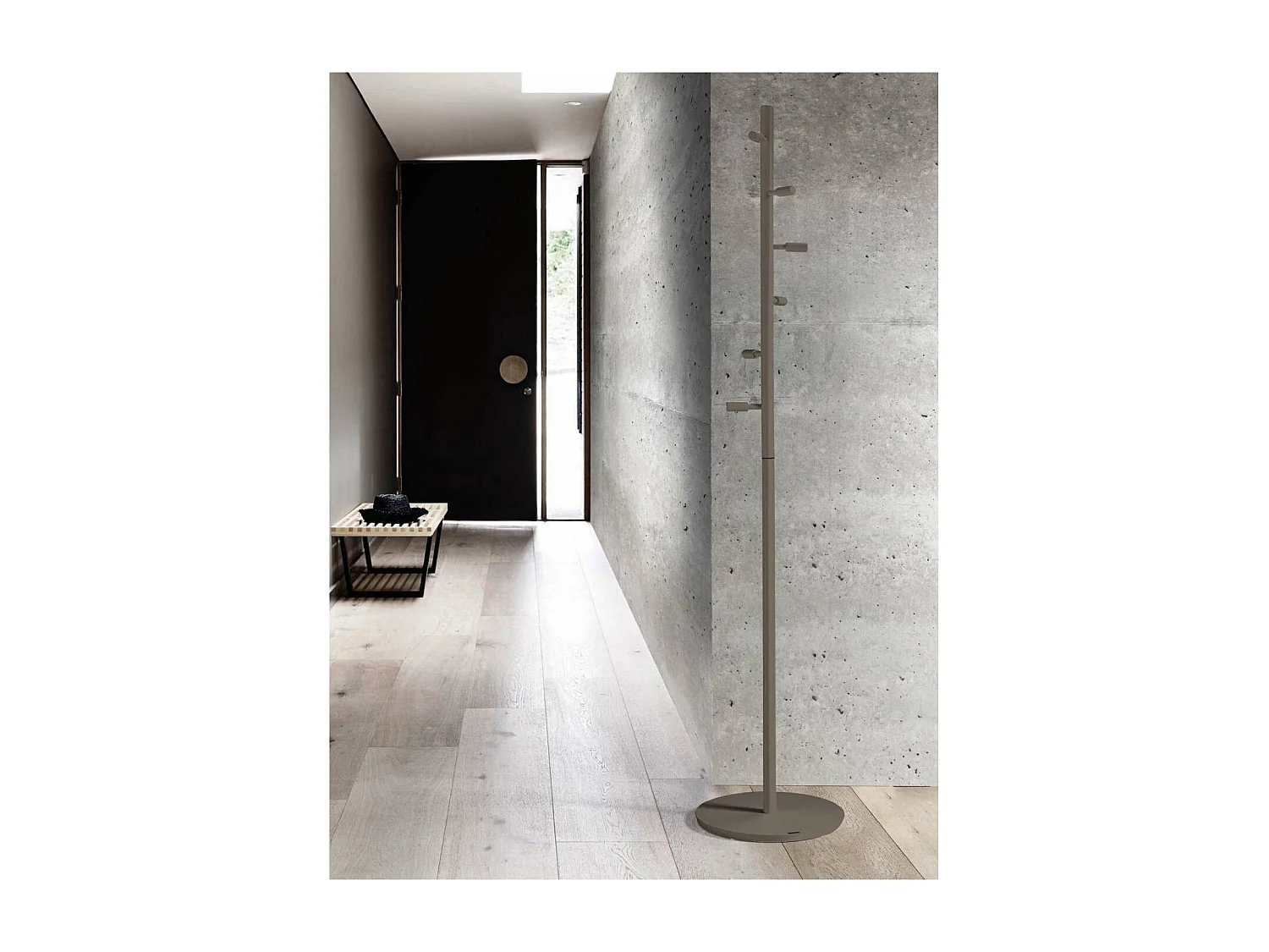 Perchero moderno mod. 401 herrajes cromo satinado lacado moka, 185 cm(alto)35 cm(ancho)35