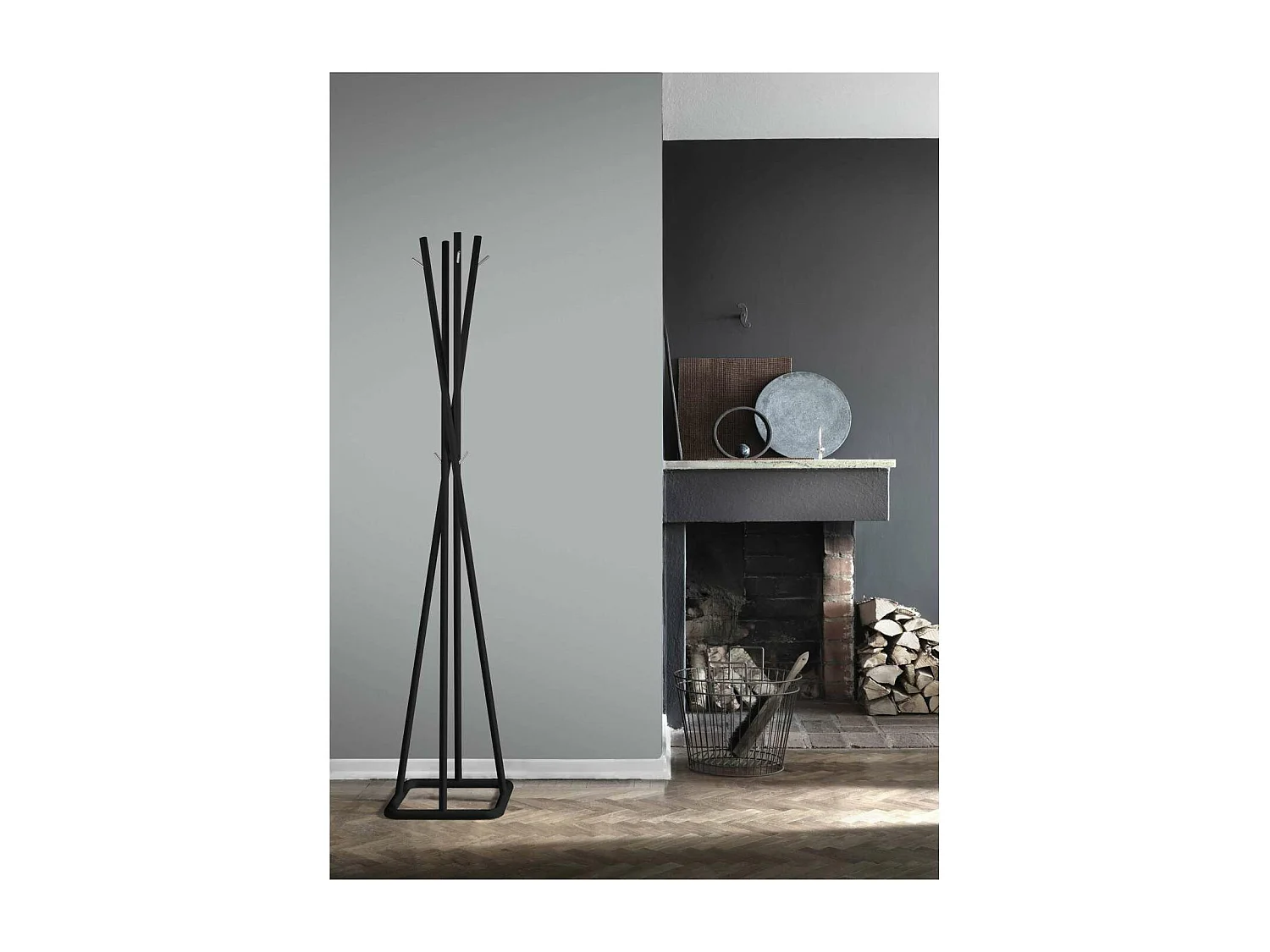 Perchero mod. 469 acabado lacado negro, 180cm(alto) 38cm(ancho) 38cm(largo)