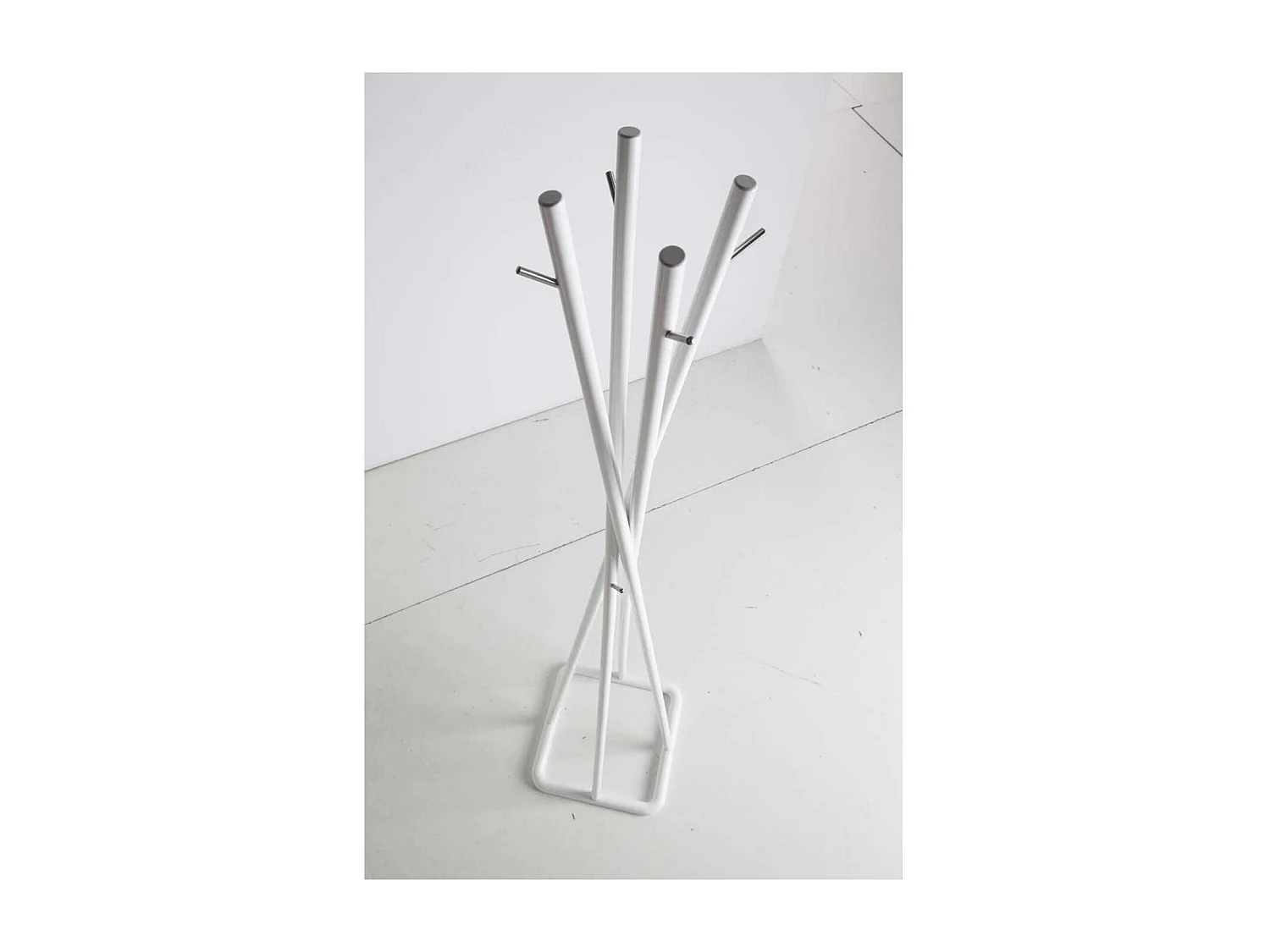 Perchero mod. 469 acabado lacado blanco, 180cm(alto) 38cm(ancho) 38cm(largo)