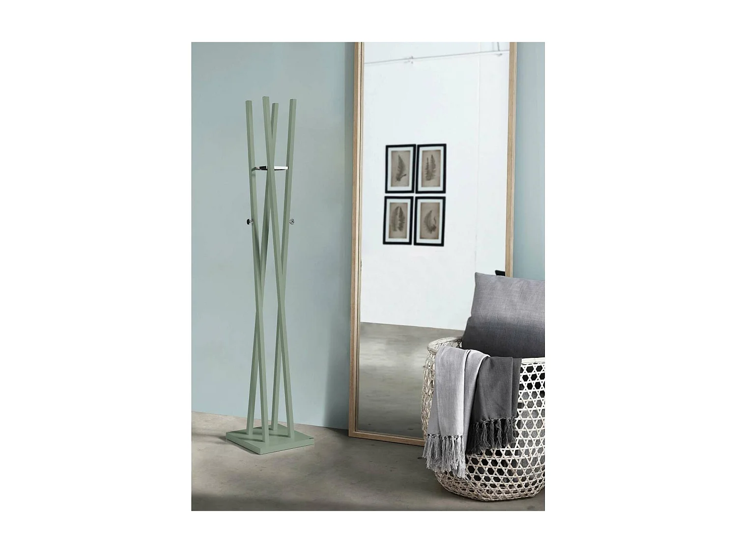 Perchero moderno mod. 470 herrajes cromo brillo lacado verde, 182 cm(alto)34 cm(ancho)34 c