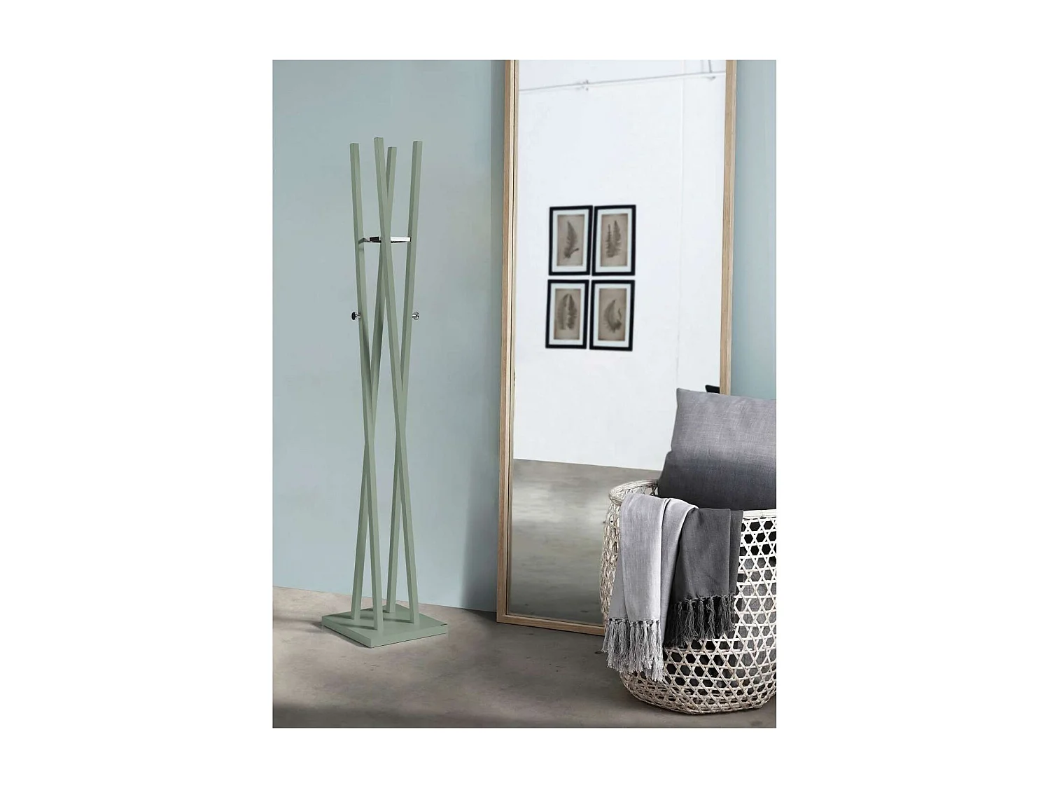 Perchero moderno mod. 470 herrajes cromo brillo lacado verde, 182 cm(alto)34 cm(ancho)34 c