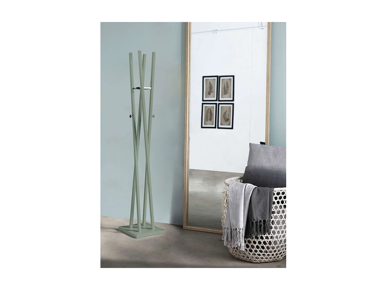 Perchero moderno mod. 470 herrajes cromo brillo lacado verde, 182 cm(alto)34 cm(ancho)34 c