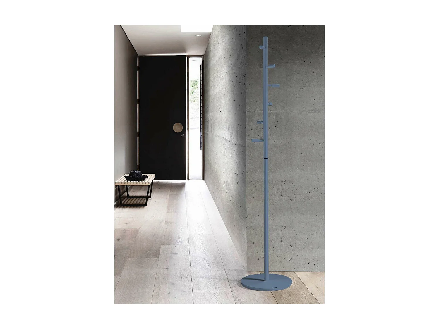 Perchero moderno mod. 401 herrajes cromo satinado lacado azul, 185 cm(alto)35 cm(ancho)35