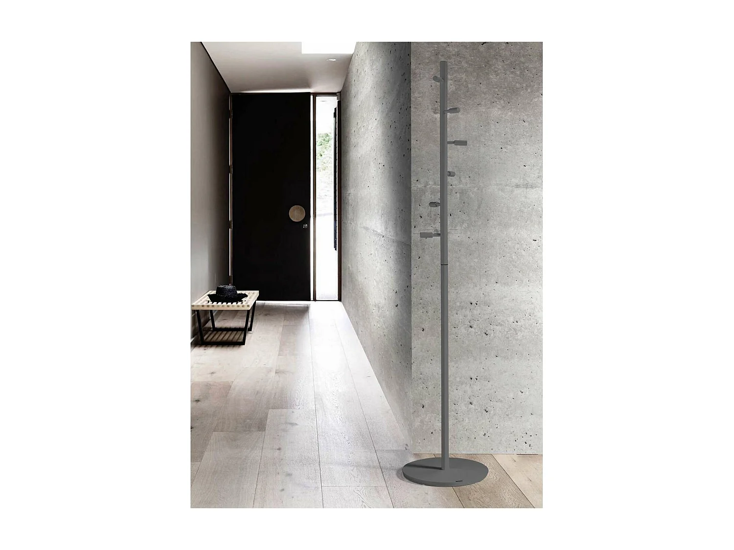 Perchero moderno mod. 401 herrajes cromo satinado lacado gris, 185 cm(alto)35 cm(ancho)35