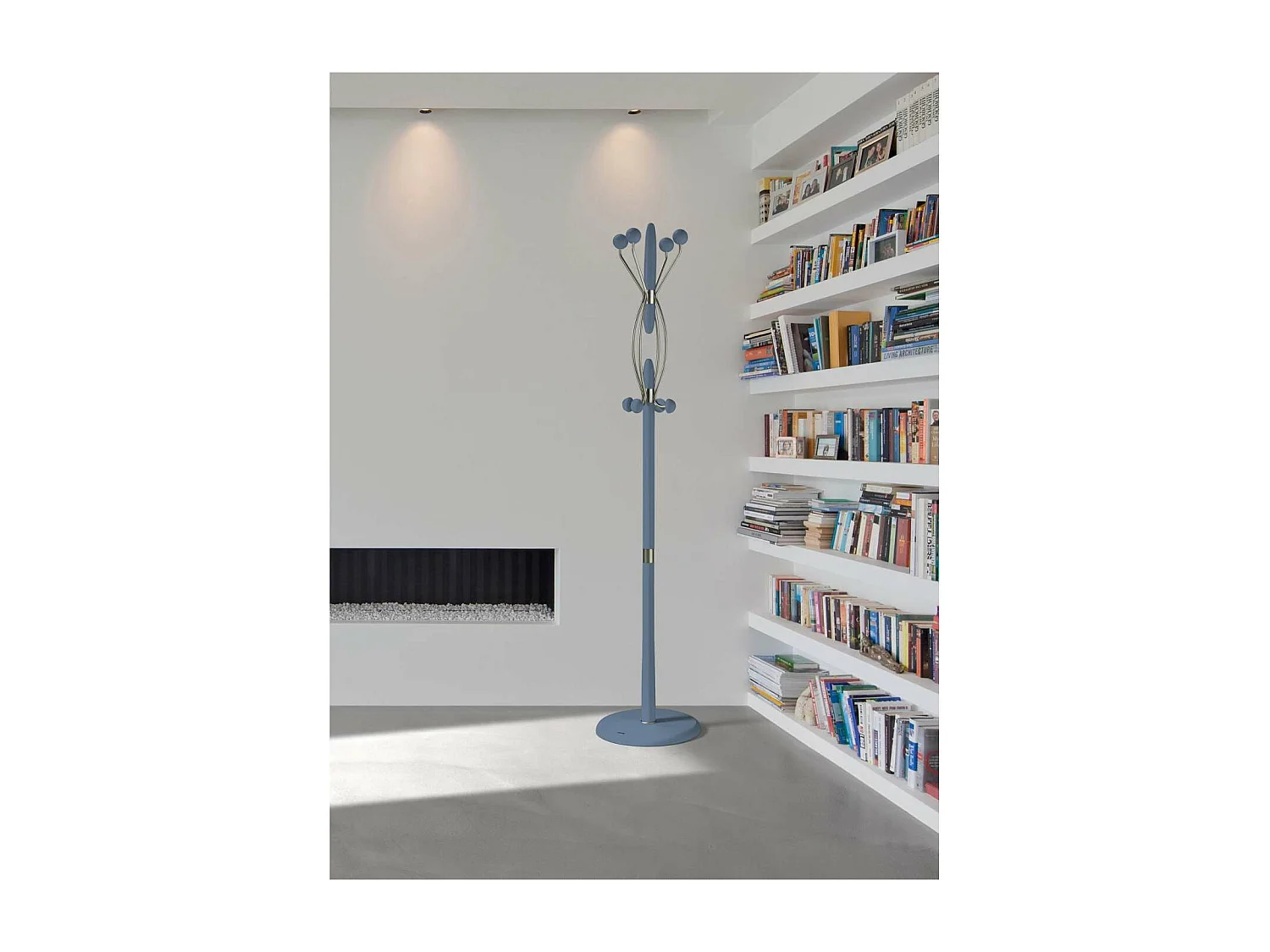 Perchero mod. 424 herrajes en cromo satinado lacado azul, 184 cm(alto)37 cm(ancho)37 cm(la