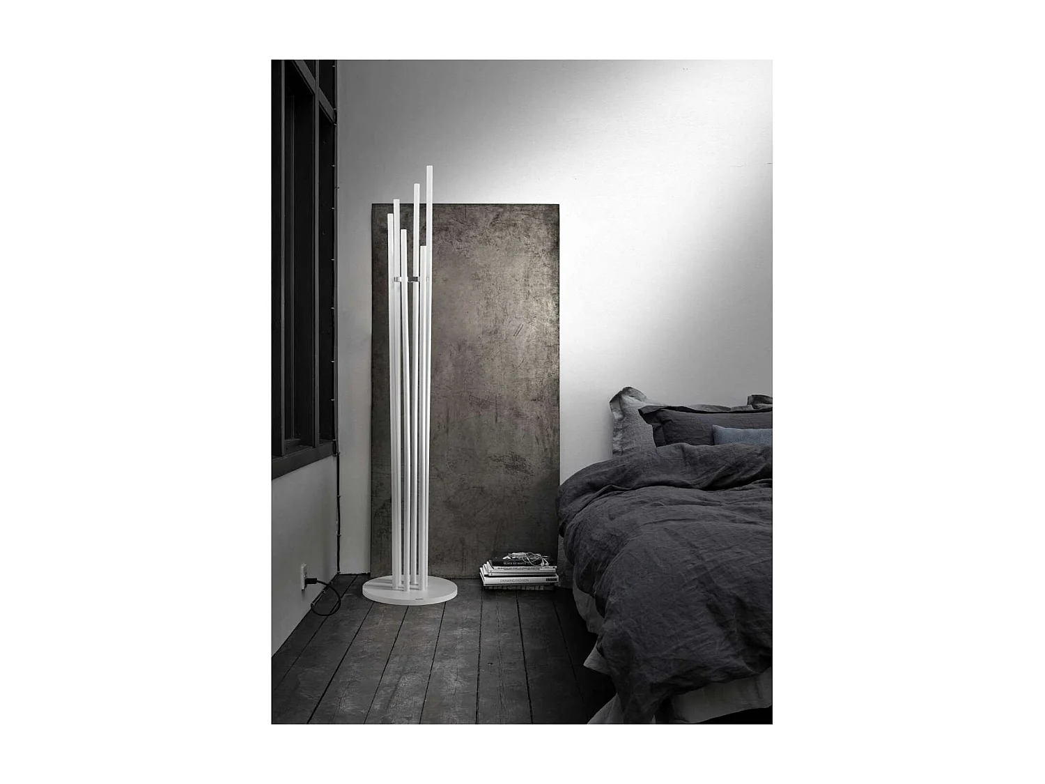 Perchero moderno mod. 471 acabado lacado en blanco, 182 cm(alto)34 cm(ancho)34 cm(largo)