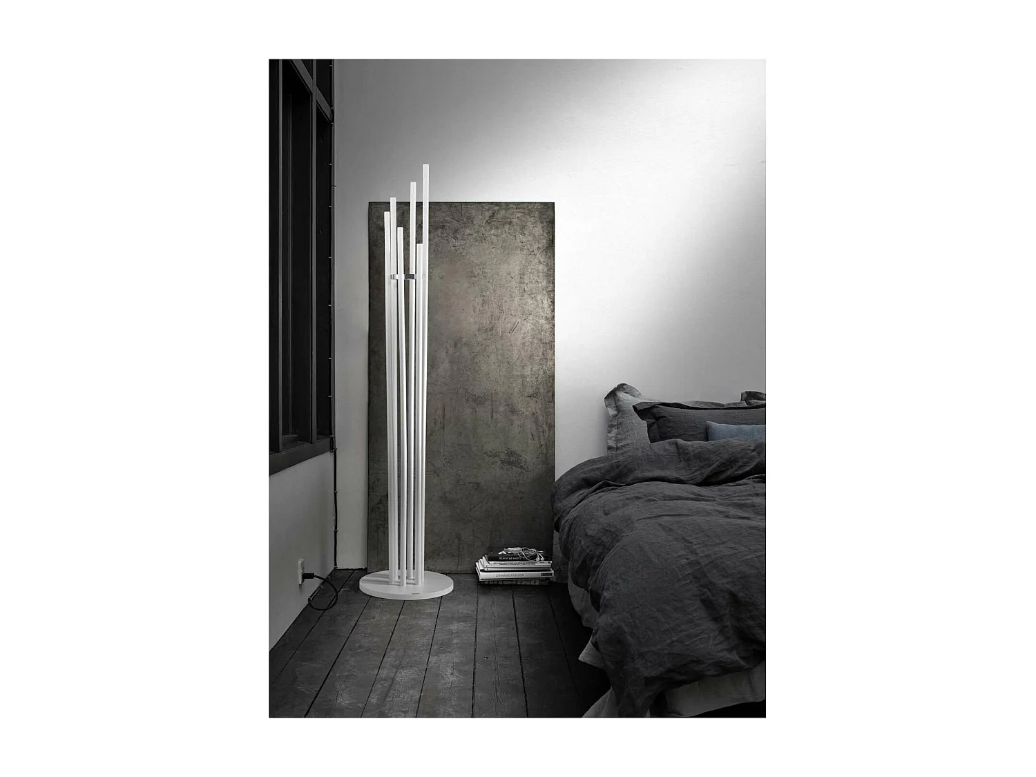 Perchero moderno mod. 471 acabado lacado en blanco, 182 cm(alto)34 cm(ancho)34 cm(largo)