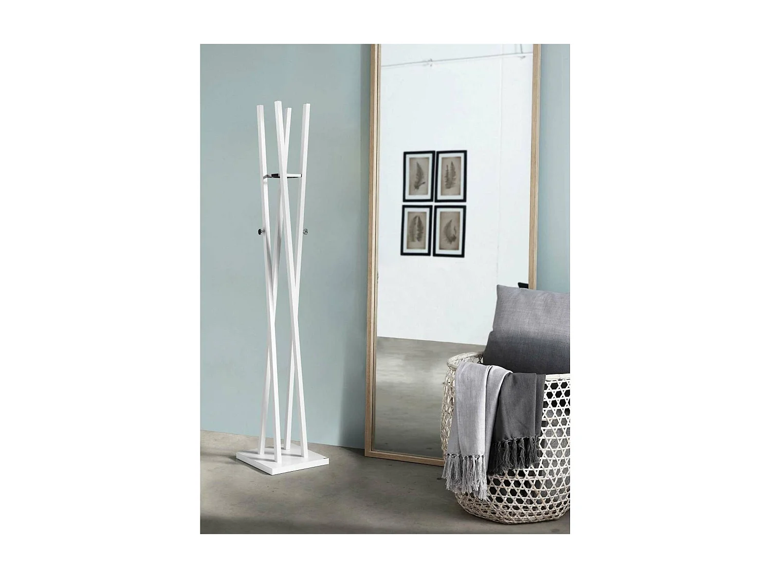 Perchero moderno mod. 470 herrajes cromo brillo lacado blanco, 182 cm(alto)34 cm(ancho)34