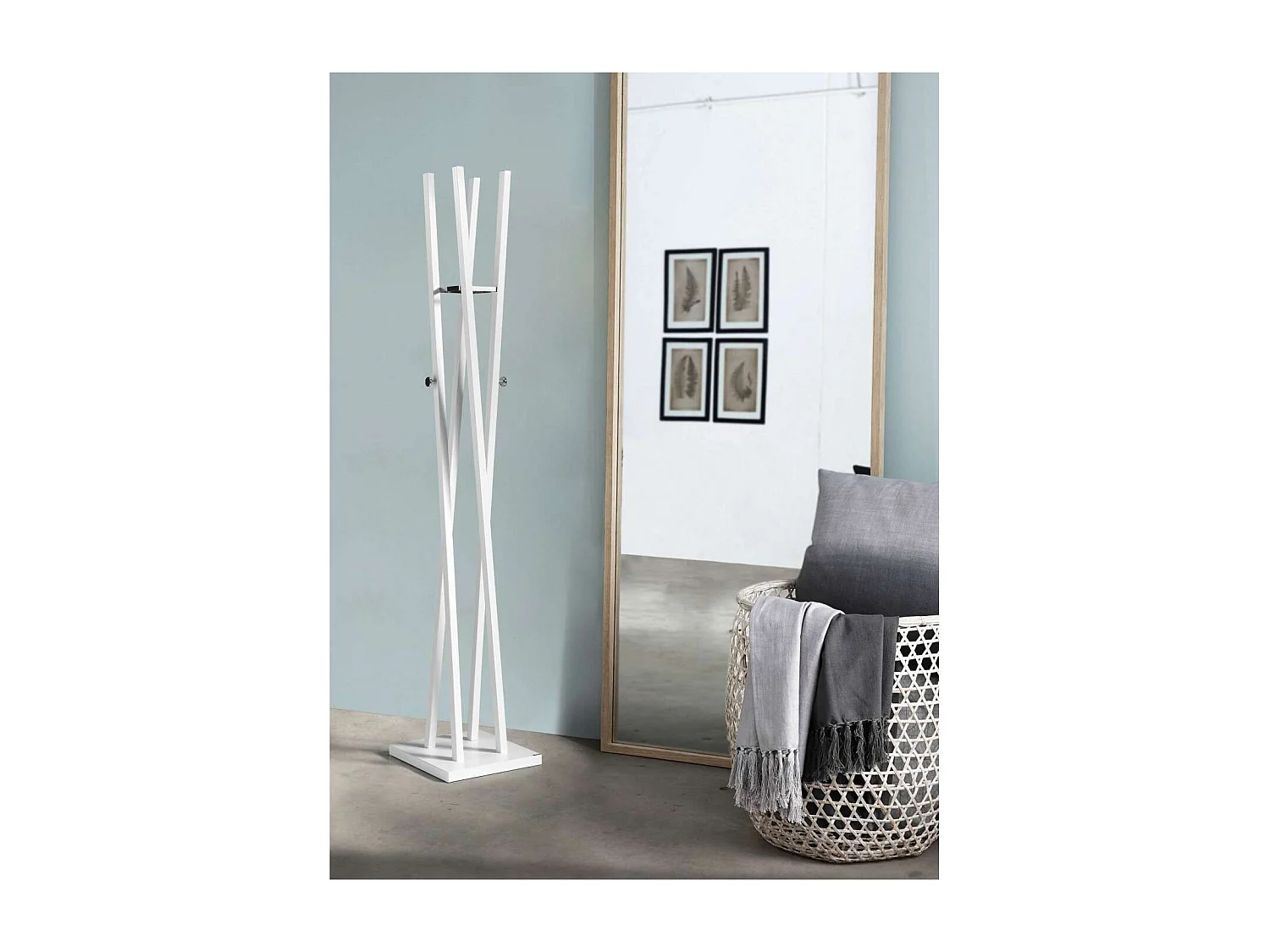 Perchero moderno mod. 470 herrajes cromo brillo lacado blanco, 182 cm(alto)34 cm(ancho)34