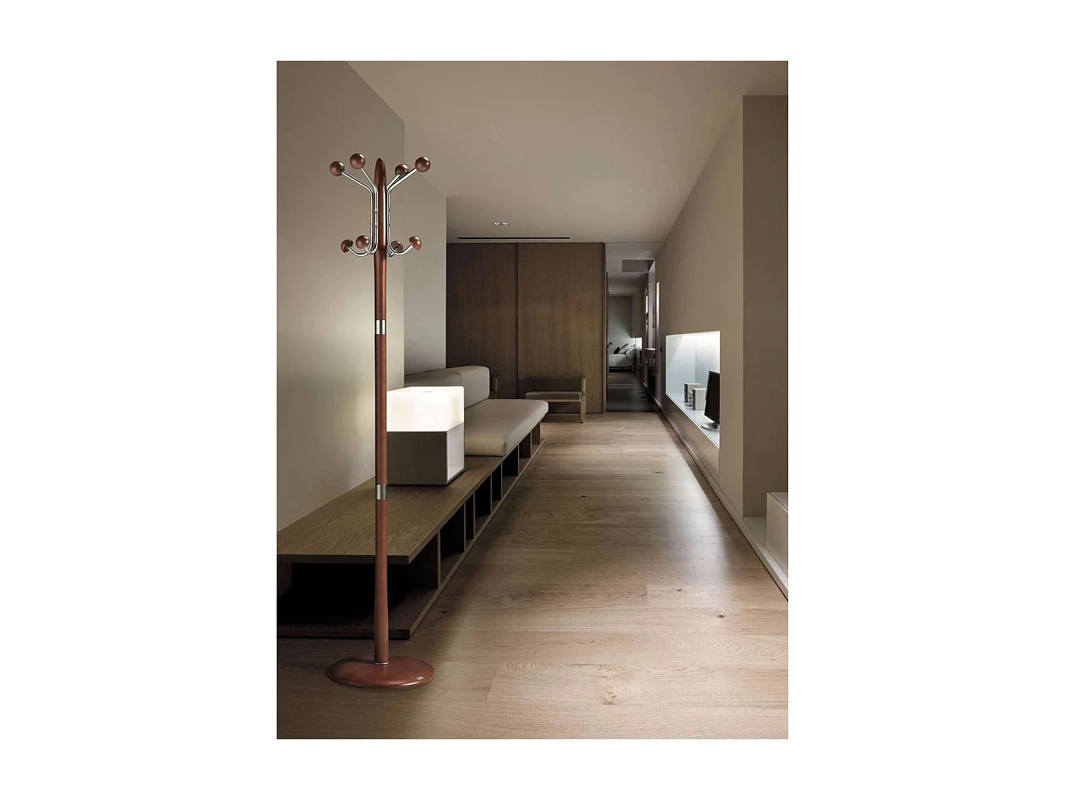 Perchero mod. 420 herrajes en cromo satinado lacado mogano, 180 cm(alto)37 cm(ancho)37 cm(