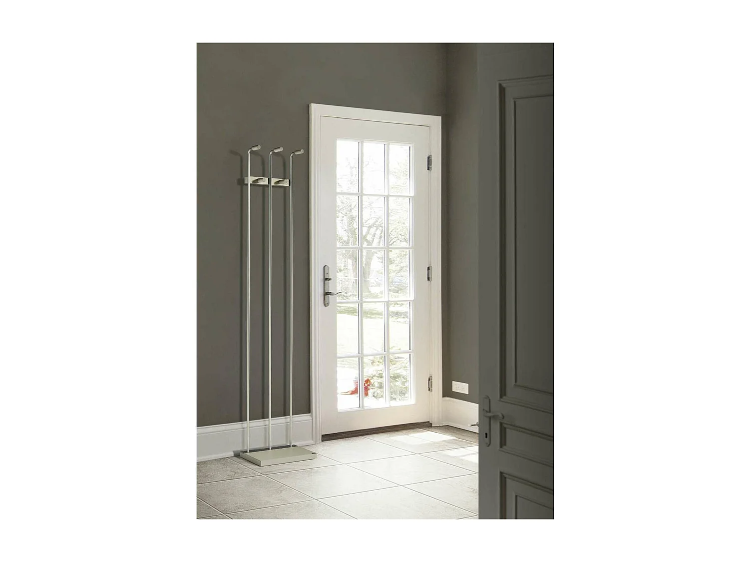 Perchero mod. 465 herrajes en cromo satinado lacado visón, 182 cm(alto)34 cm(ancho)20 cm(