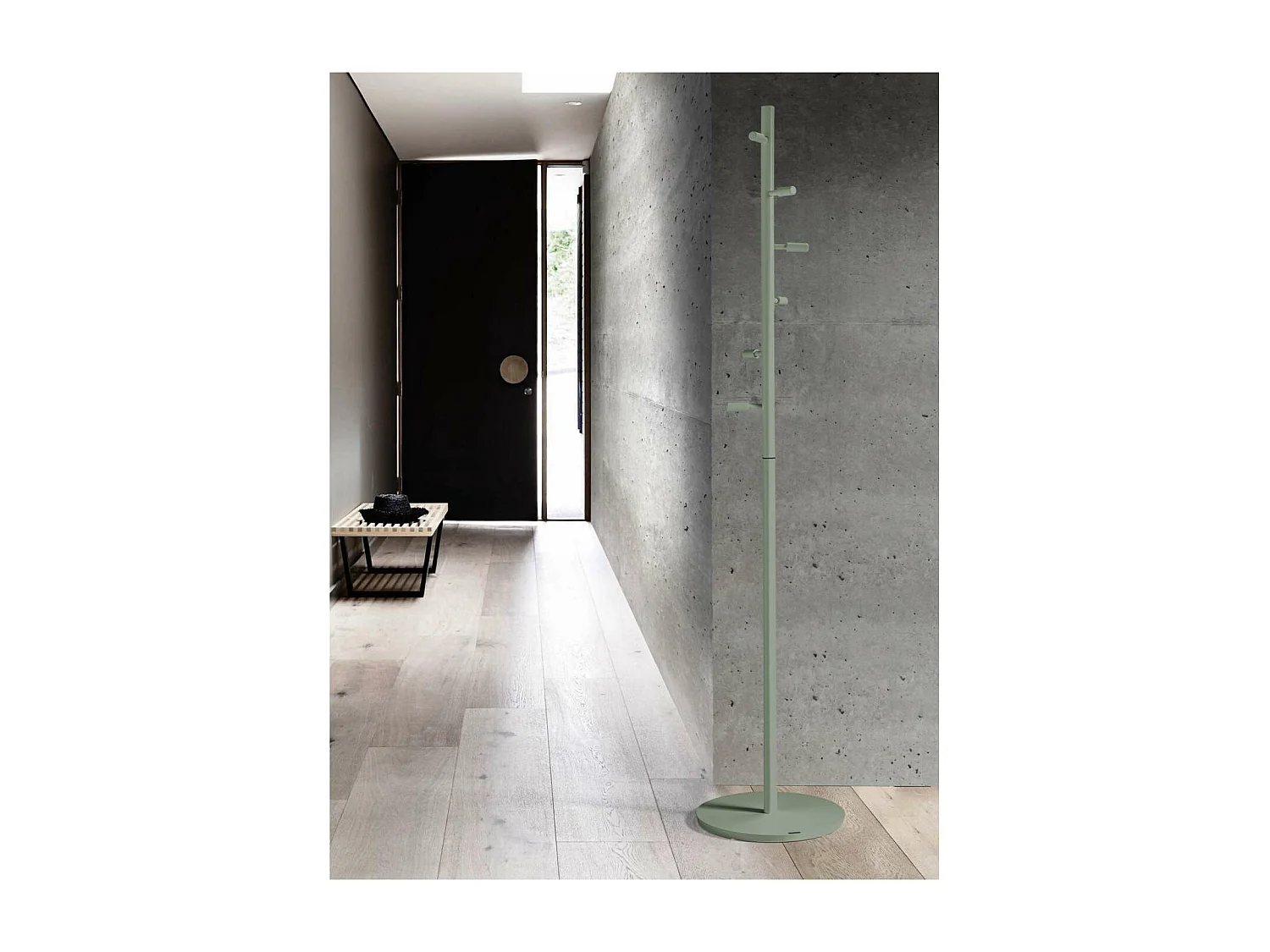 Perchero moderno mod. 401 herrajes cromo satinado lacado verde, 185 cm(alto)35 cm(ancho)35