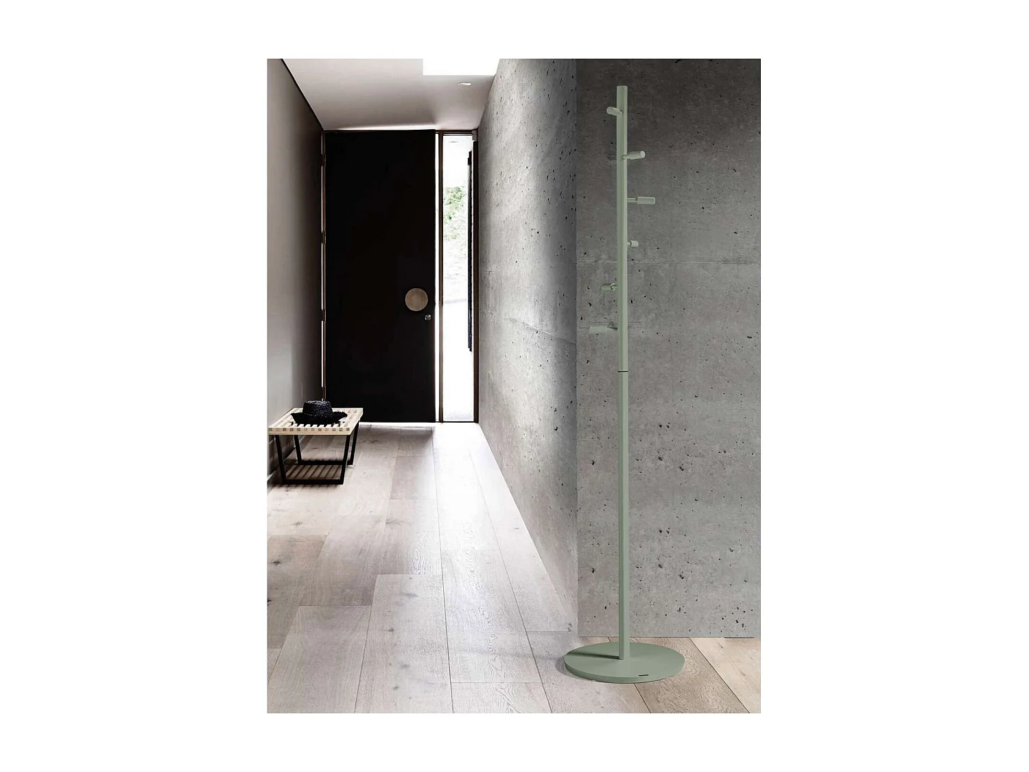 Perchero moderno mod. 401 herrajes cromo satinado lacado verde, 185 cm(alto)35 cm(ancho)35