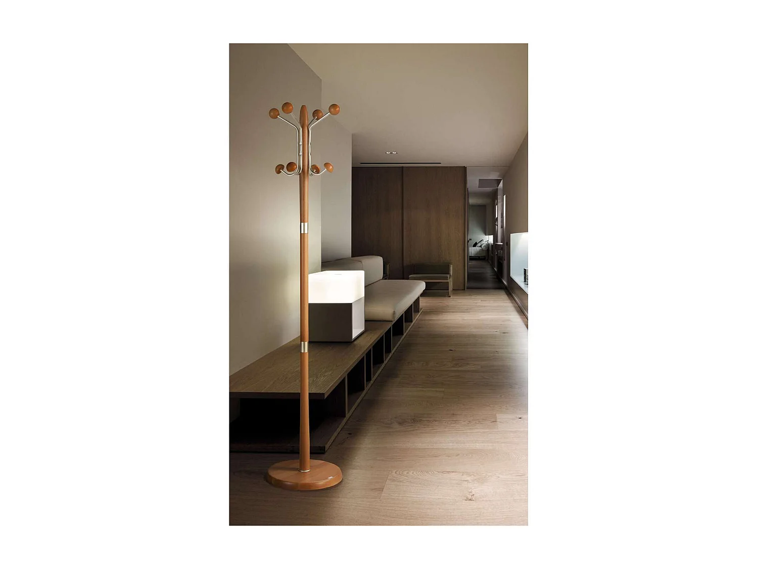 Perchero mod. 420 herrajes en cromo satinado lacado cerezo, 180 cm(alto)37 cm(ancho)37 cm(