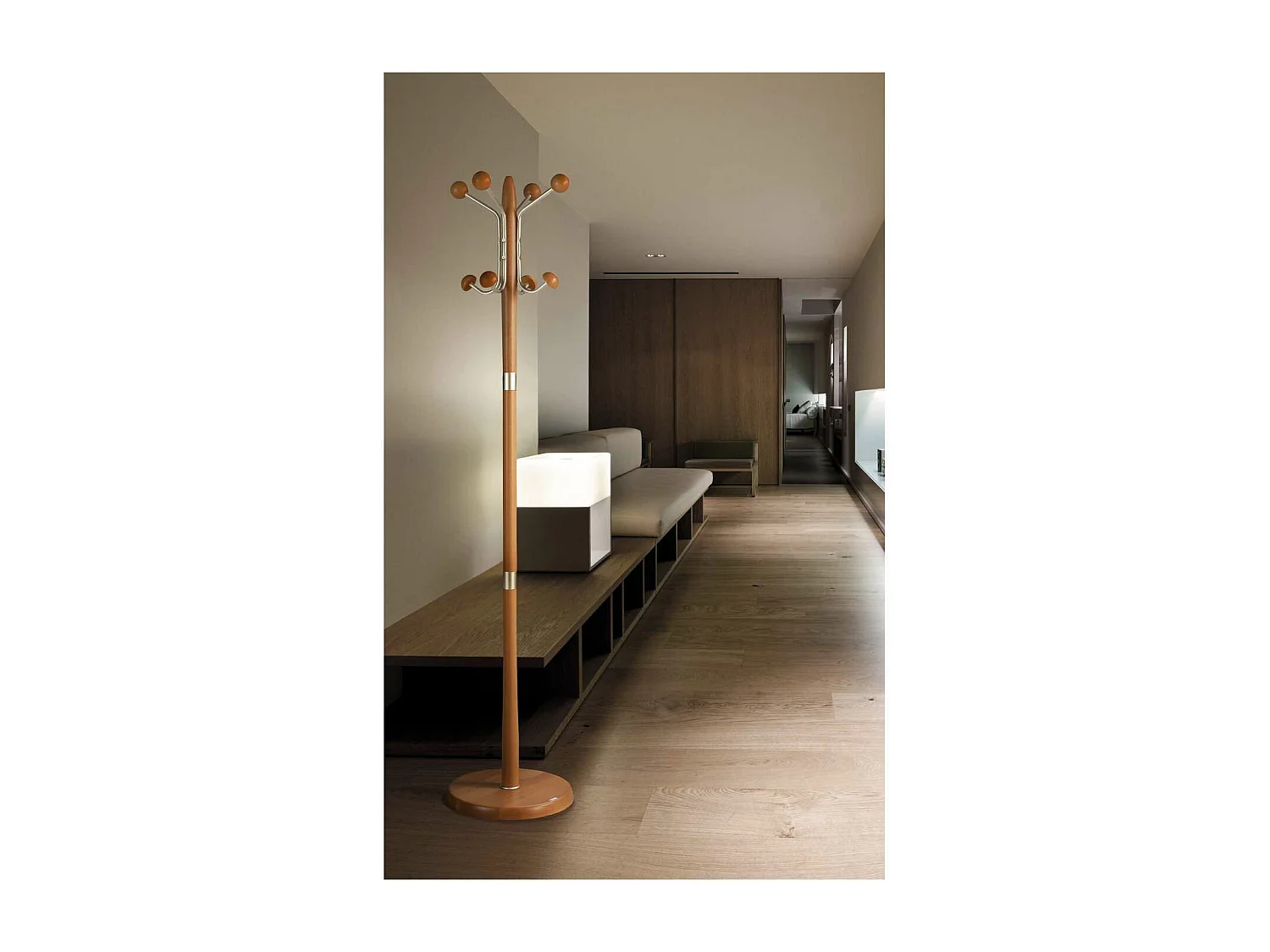 Perchero mod. 420 herrajes en cromo satinado lacado cerezo, 180 cm(alto)37 cm(ancho)37 cm(