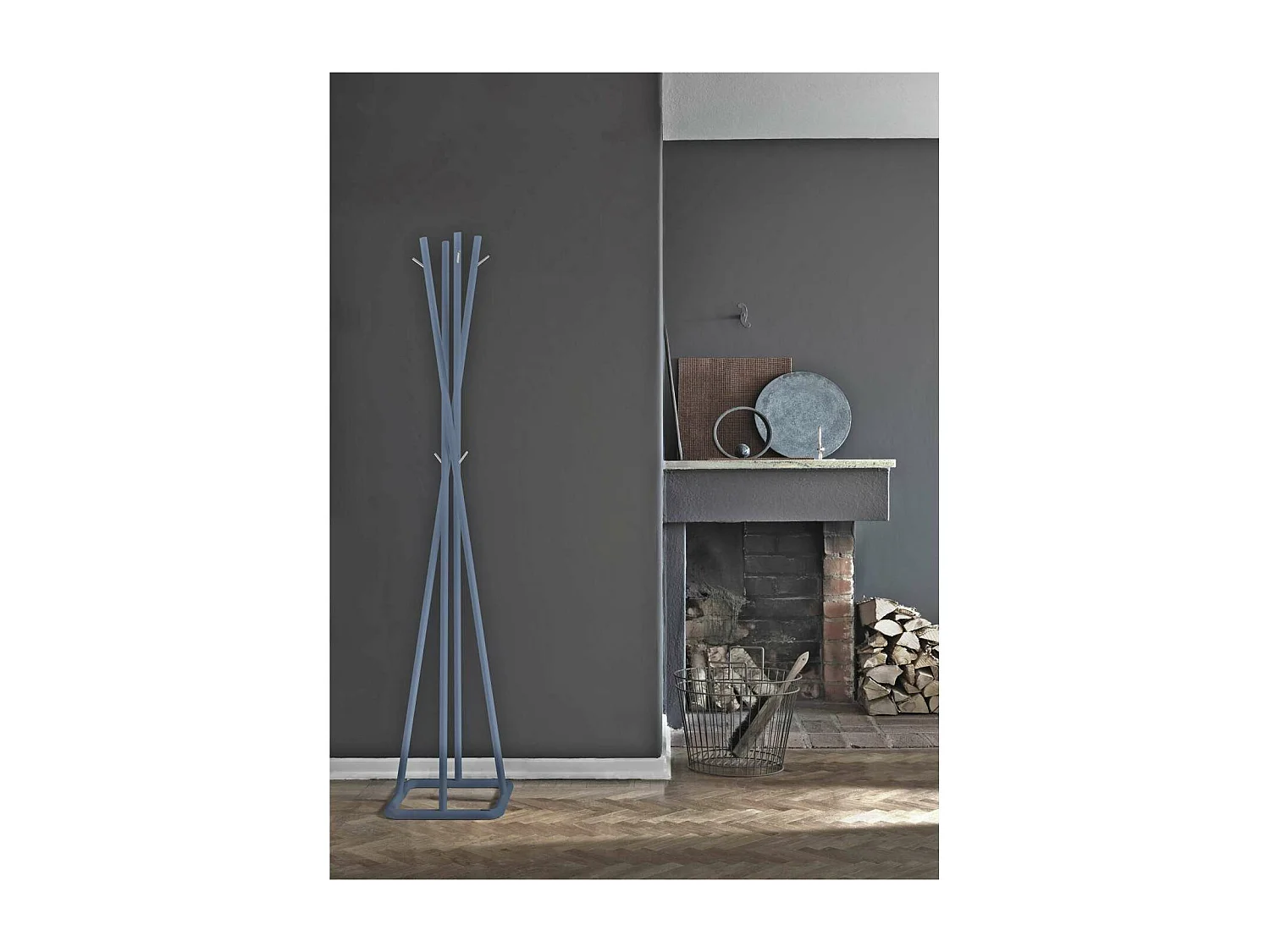 Perchero mod. 469 acabado lacado azul, 180cm(alto) 38cm(ancho) 38cm(largo)