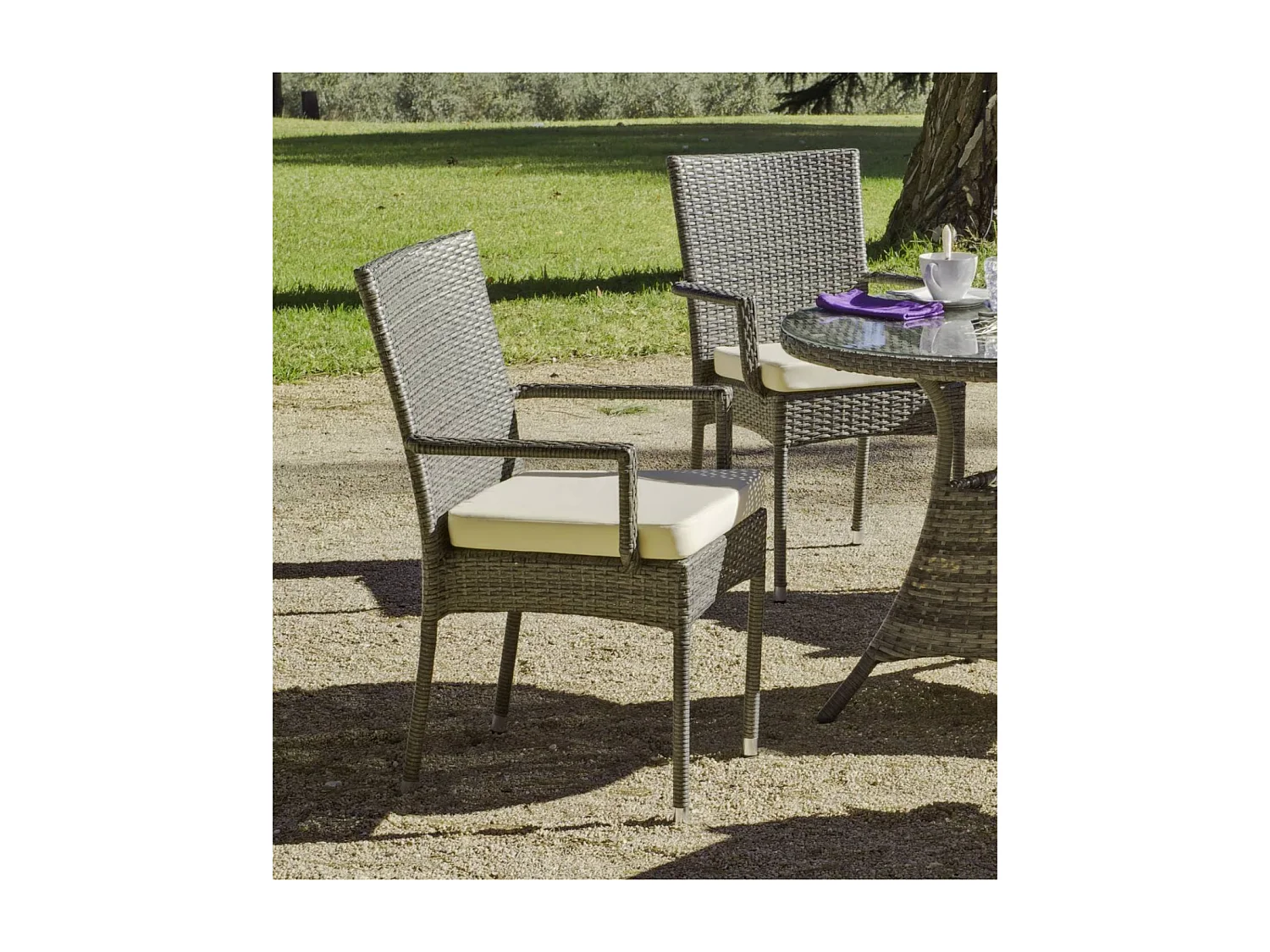 Conjunto para jardín de mesa+4 sillones+4 cojines Mali acabado rattan sintetico gris.