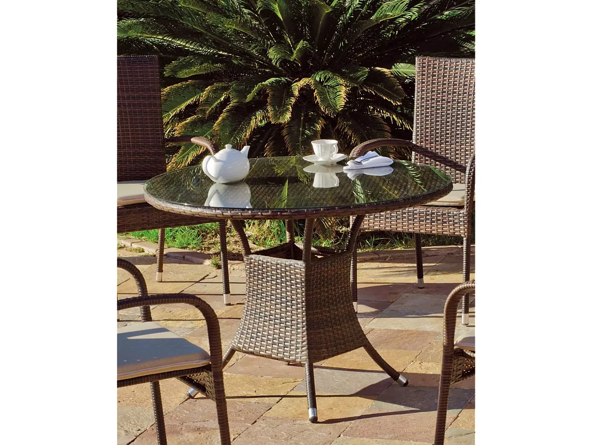 Conjunto jardín mesa y 4 sillones con cojines Bahia en ratán sintético marrón.