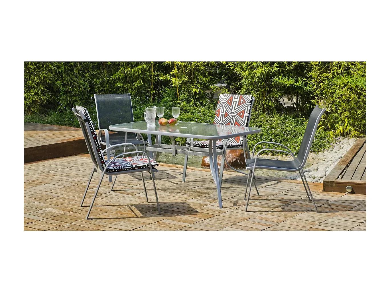 Conjunto mesa + 4 sillones acero Seul-150/4, en acabado color plata.