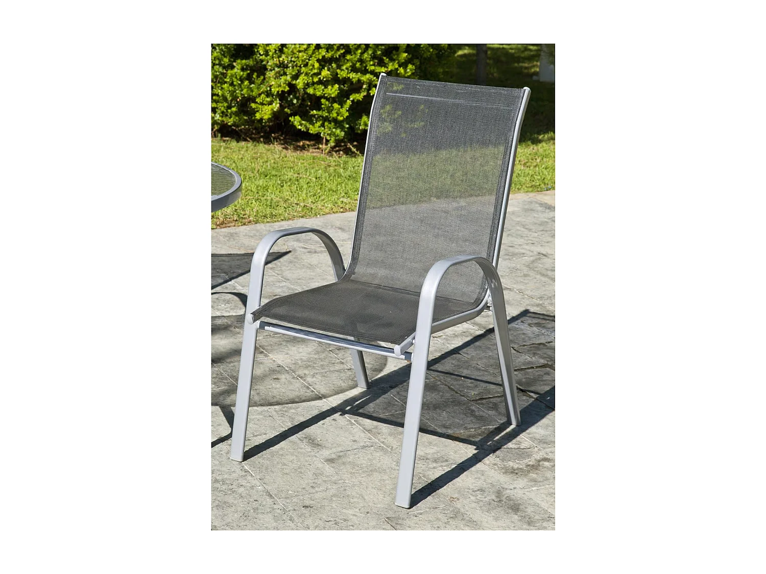 Conjunto mesa + 4 sillones acero Seul-150/4, en acabado color plata.