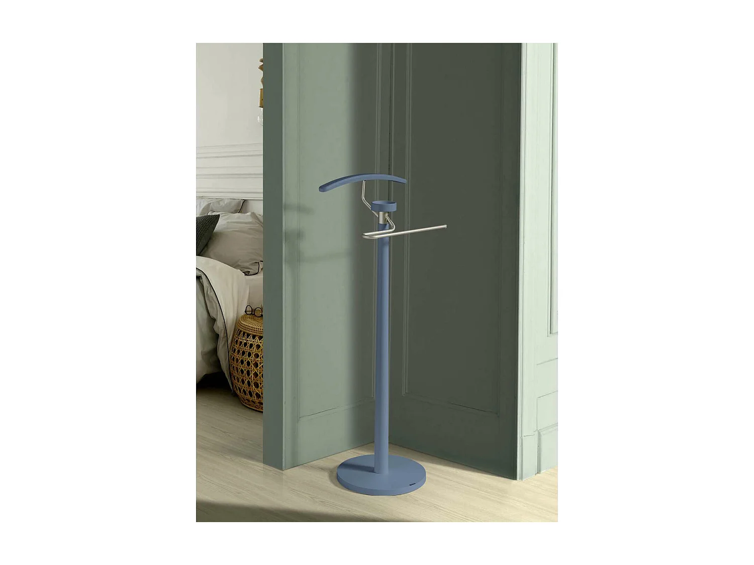 Galan 338 cromo satinado lacado en azul. 112 cm(alto), 46 cm(ancho), 34 cm(fondo)