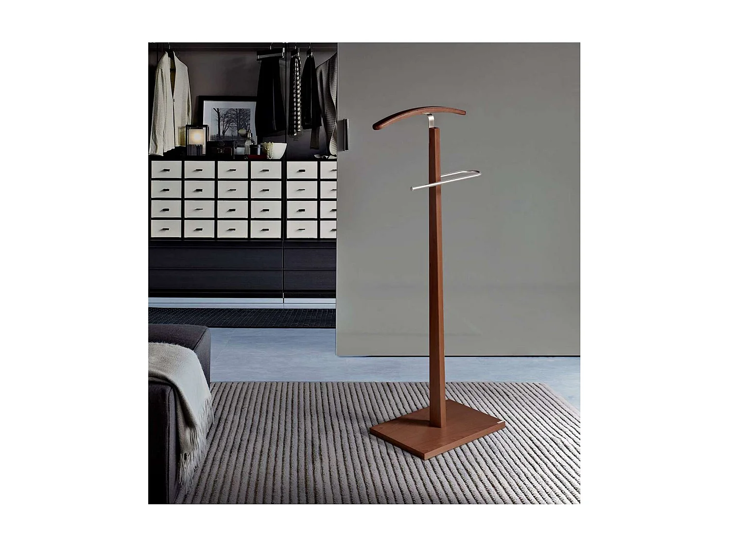 Galan 303 herraje cromo satinado y madera color nogal. 114 cm (alto), 48 cm (ancho), 28 cm