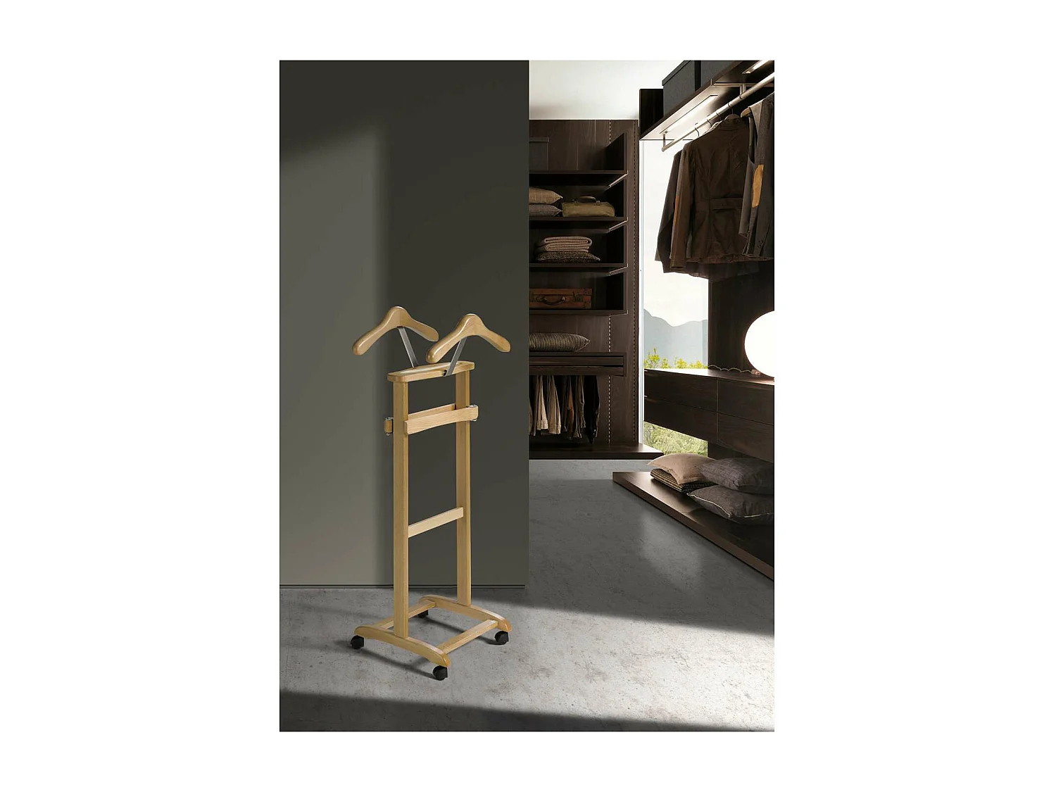 Galán de noche clásico 354 lacado en color roble, 110cm(alto) 47cm(ancho) 35cm(largo)