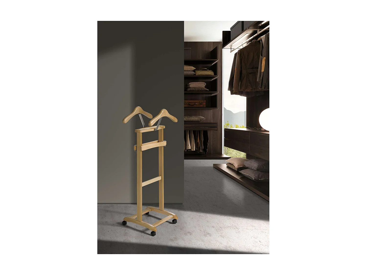 Galán de noche clásico 354 lacado en color roble, 110cm(alto) 47cm(ancho) 35cm(largo)