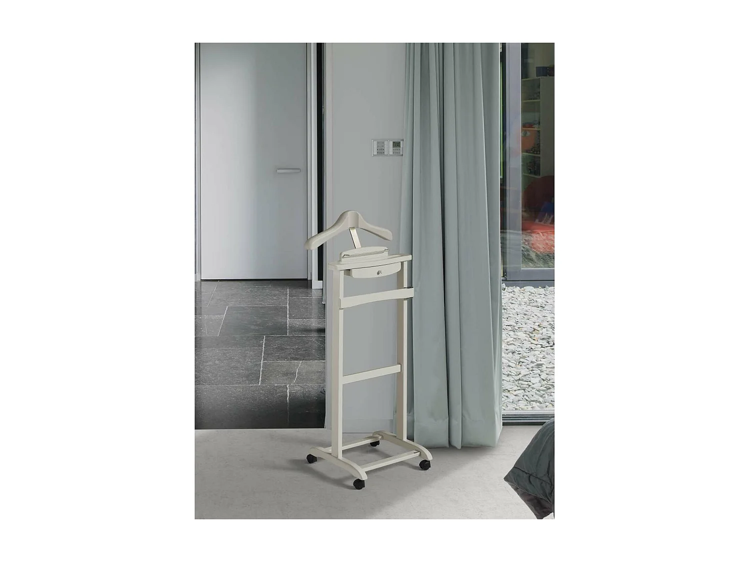 Galán de noche clásico 353 lacado en color visón, 110cm(alto) 47cm(ancho) 35cm(largo)