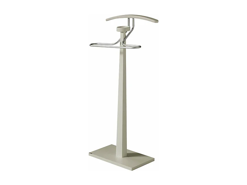 Galan 368 lacado en vison y herraje cromo. 112 cm(alto), 46 cm (ancho), 34 cm(fondo).