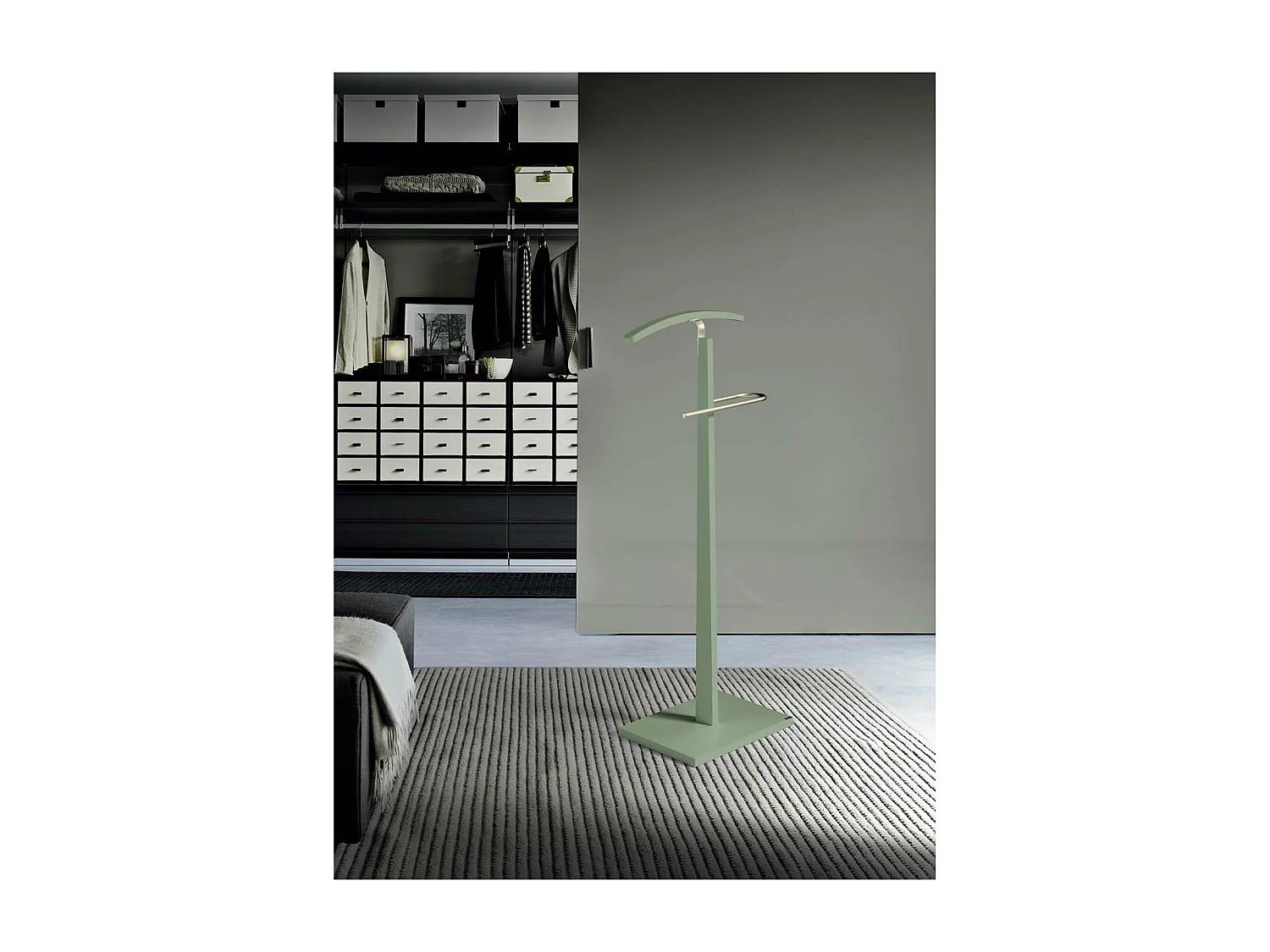 Galan 303 herraje cromo satinado y madera color verde. 114 cm (alto), 48 cm (ancho), 28 cm