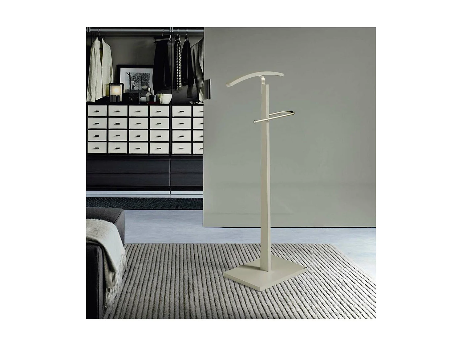 Galan 303 herraje cromo satinado lacado en vison. 114 cm (alto), 48 cm (ancho), 28 cm(fond