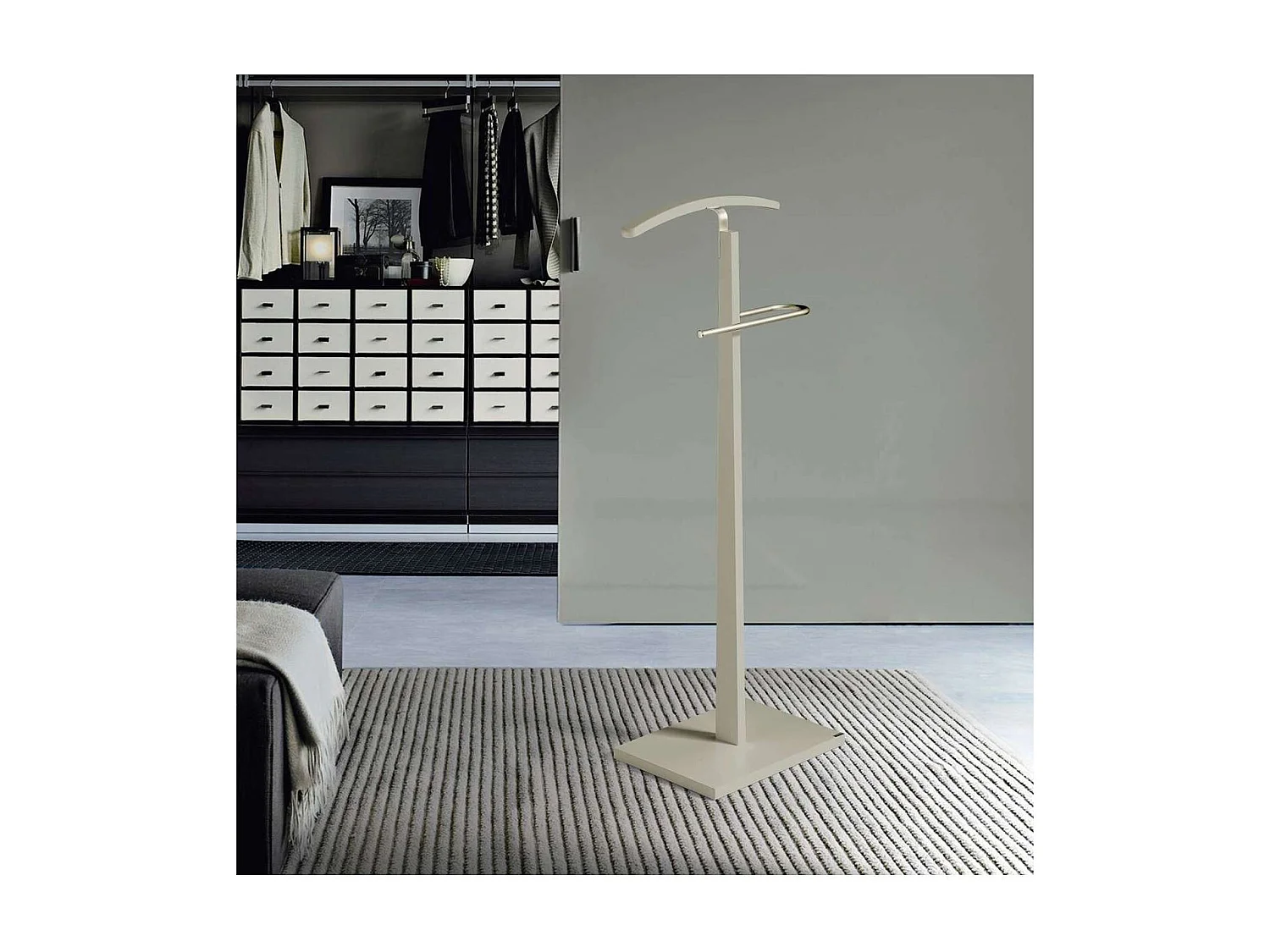 Galan 303 herraje cromo satinado lacado en vison. 114 cm (alto), 48 cm (ancho), 28 cm(fond