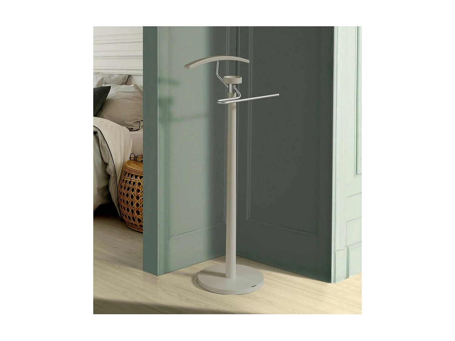 Galan 338 cromo satinado lacado en vison. 112 cm(alto), 46 cm(ancho), 34 cm(fondo)